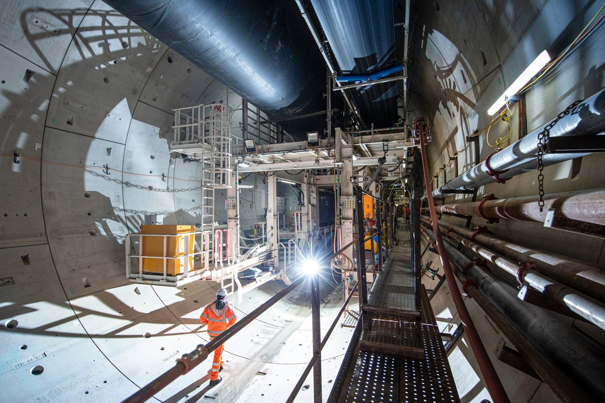 HS2ltd's tweet image. All four tunnel boring machines being used to dig out the 8.4-mile Northolt tunnel have completed their journeys.
In total, the machines have excavated 4,160,000 tonnes of clay and lined the tunnel with 14,300 concrete tunnel rings, made up of 94,233 concrete segments 📸👇.…