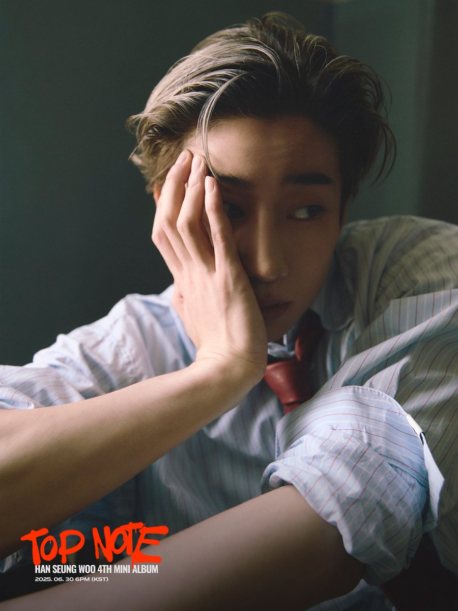 TofuPopRadio's tweet photo. พี่คนหล่อ #HanSeungwoo กลับมาร้อยเรียงตัวโน้ตที่ดีที่สุดให้คุณฟังอีกครั้ง! คัมแบ็ค EP ‘TOP NOTE’ และไตเติ้ลแทร็คกลิ่นอายป็อบ-ร็อค ‘STOP IT’ ที่หยุดฟังไม่ได้ 🎶🔥🔥🔥

ชื่ออัลบั้ม 'TOP NOTE' ซ่อนความหมายไว้หลายอย่าง หนึ่งคือหมายถึงกลิ่นที่แรงที่สุดตอนที่ได้ดมน้ำหอมกลิ่นนั้นๆเป็นครั้งแรก สองคือในความหมายด้านดนตรี จะหมายถึงโน้ตที่สูงที่สุดและแข็งแกร่งที่สุด ในอัลบั้มนี้ #ฮันซึงอู ได้ใส่เสน่ห์เฉพาะตัวที่จะทำให้ผู้ฟังประทับใจตั้งแต่วินาทีแรก และยังเต็มไปด้วยความตั้งใจที่จะเติบโตอย่างไม่มีขีดจำกัดและไปถึงจุดสูงสุด

เพลงไตเติ้ล 'STOP IT' สร้างสรรค์โดย 'ฮันซึงอู' ร่วมกับ 'คังบัตเตอร์' โปรดิวเซอร์และนักร้องนักแต่งเพลงที่เคยแต่งเพลงให้กับศิลปินมากมาย เช่น ONF, Kang Daniel, Rothy และ Gaho โดยเนื้อเพลงพูดถึง ความเจ็บปวดของความรักที่จบลง แต่ตนเองก็พยายามตั้งใจที่จะตัดจบเพื่อจะได้ไม่ต้องเจ็บปวดอีกต่อไป

#TofuPOPRadio #TeroRadio