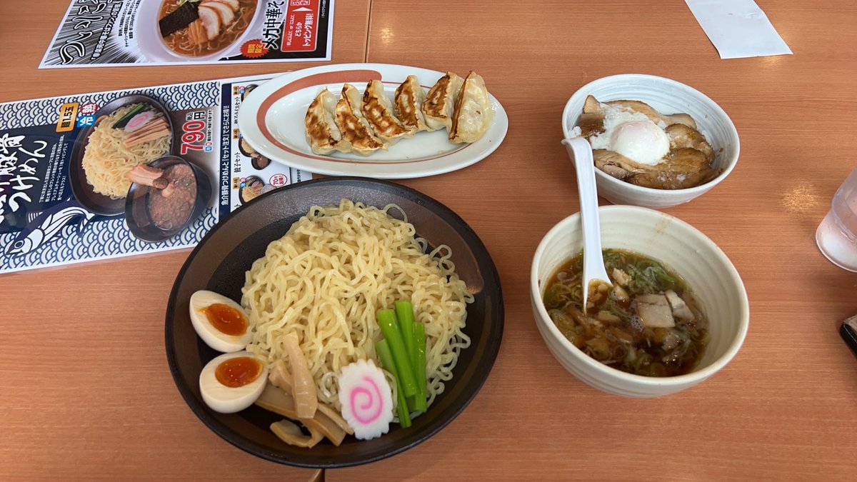 途中で今日のお仕事一件無くなった〜😱
時間が余りました🤔
と言う事で次のお仕事の時間まで待機😆
早すぎるのでピコハンで叩かれます😱
豪遊だー🤣