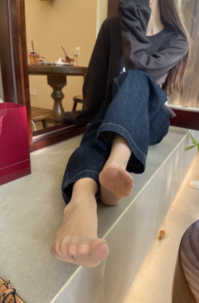 虽然薄但发现逛一天下来也还是有味道的

#原味丝袜 #美足 https://t.co/6bQm8hLdXa