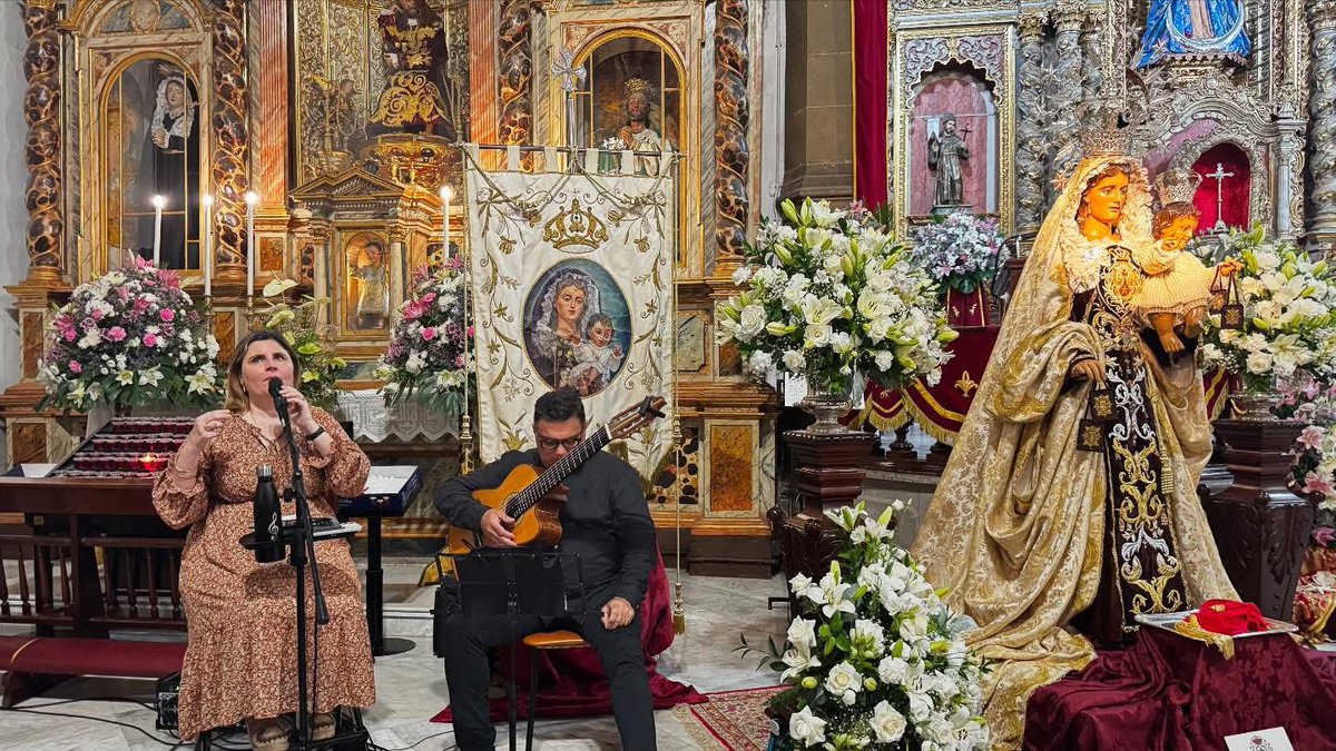 JHCLaLaguna's tweet photo. El domingo 29 de junio, el Presidente de la Junta de Hermandades y Cofradías de San Cristóbal de La Laguna, acompañado de una vocal de su comité ejecutivo, tuvo el honor de asistir al solemne acto de imposición del fajín del Mando Naval de Canarias a Nuestra Señora del Carmen. https://t.co/ULKQ0XDSVy