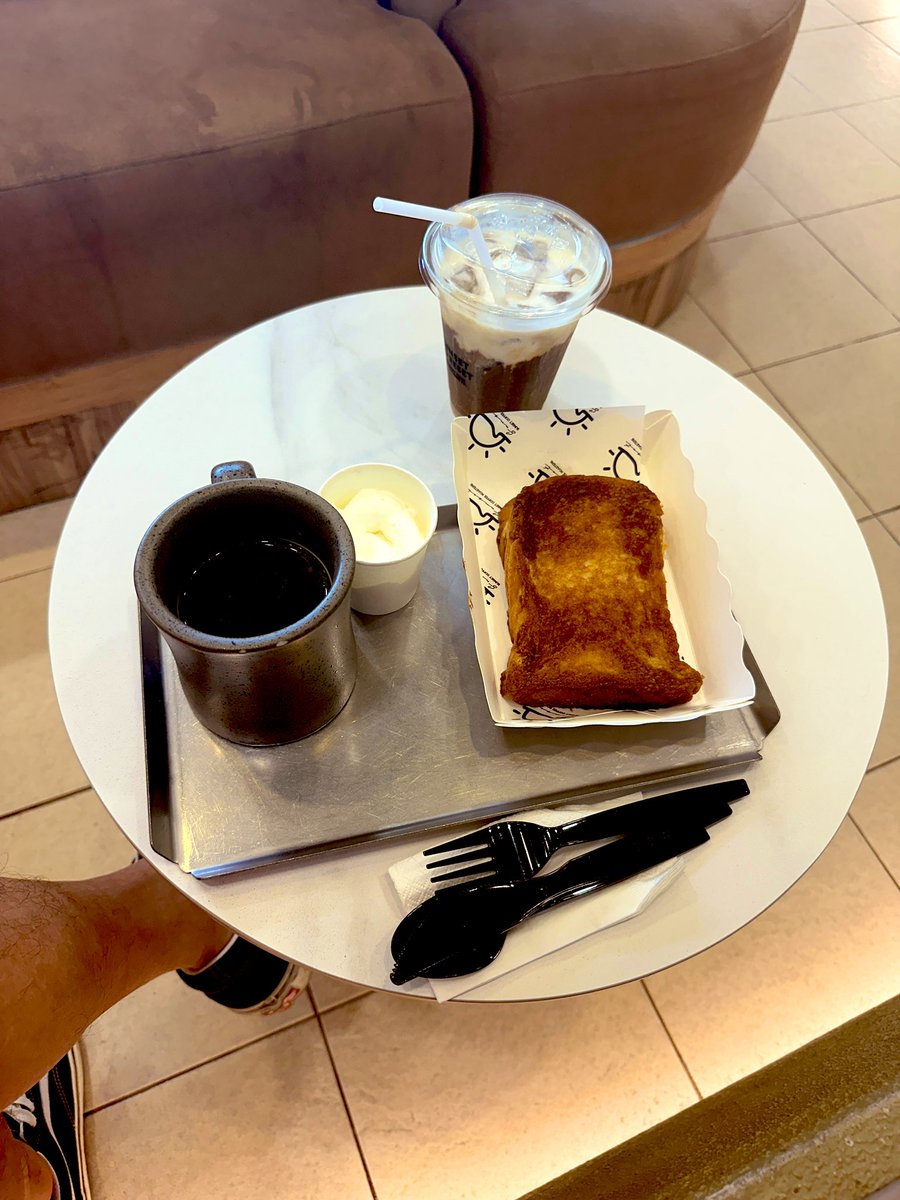 チェンマイコーヒーの他店のをいただきます
