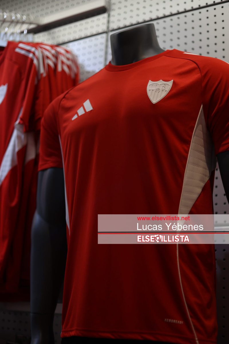 Pronto tendremos una galería completa de nuestros compañeros, pero como adelantó no está mal <a href="/LucasybnPhoto/">Lucas Yébenes Gordillo</a> 😜 

#SevillaFC #SFCDirecto