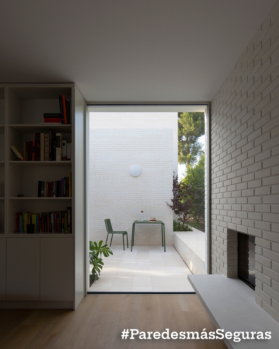 💰 ¿Sabías que los materiales solo suponen el 10 % del coste de una vivienda nueva? Pero su impacto en la seguridad y confort dura décadas.
❗️Promotoras y constructoras deben apostar por valor real: 🧱 el ladrillo cerámico garantiza calidad y durabilidad.

bit.ly/Ipsos25