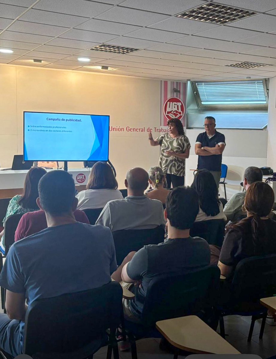👷‍♀️Susana Huertas, Secretaria General de #UGTMadrid, y Pedro Fuentes Tejero, Secretario de Salud y Medio Ambiente, reafirman el compromiso del sindicato con la prevención.

📢 En UGT luchamos cada día para proteger la vida de quienes trabajan.
#TrabajoSeguro #Prevención