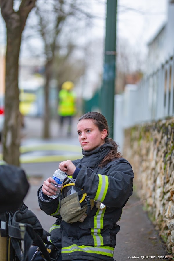 #Canicule | 🔴 Le département est placé, depuis ce midi et jusqu’à demain au moins, en alerte rouge canicule ! 
Pour votre santé, faites comme nos sapeurs-pompiers : restez hydraté(e)s ! 💧

📸 <a href="/AdrienQuentric/">AQ_Photographie / Photographe opérationnel SDIS 91</a> et Service communication