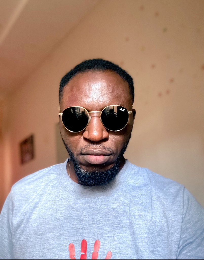 Men in Glasses? Present !