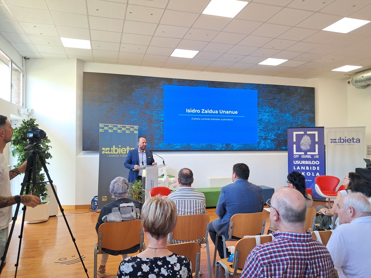 Usurbilgo Lanbide Eskolak 50. urteurrena du, eta ospakizun ekitaldian izan da @agurtzanesola alkatea, Eusko Jaurlaritzako zein eskolako arduradunekin.

Eskolaren ibilbidea eta udalarekin izandako elkarlana nabarmendu ditu, aurrerantzean ere hala izateko konpromisoarekin batera.