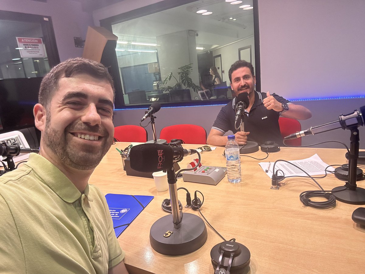 🎙️Cuando la Comunicación Política se disecciona sin anestesia. 🧠💥

Participar en LA MIRADA DEL COLPIS🔍 ha sido una experiencia increíble. Una oportunidad única para compartir el fascinante mundo #compol y presentar The SpinCast.

📊Un espacio donde hablamos sobre campañas,