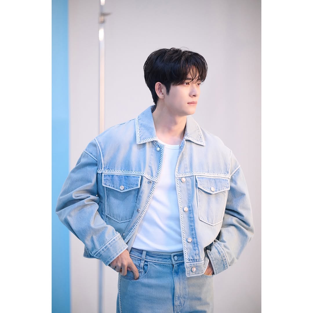 MOC_JP_OFFICIAL's tweet image. [#カンテオ]
𝐌𝐎𝐂𝐇𝐈𝐍𝐃

昔、カン・テオがいた。
ただ、イケメンだった。
特に何をしたわけでもないのに、惚れてしまった🫶🏻

#강태오 #KANGTAEOH #맨오브크리에이션 #manofcreation #もっ韓

instagram.com/p/DLhOUkvSxG0/…