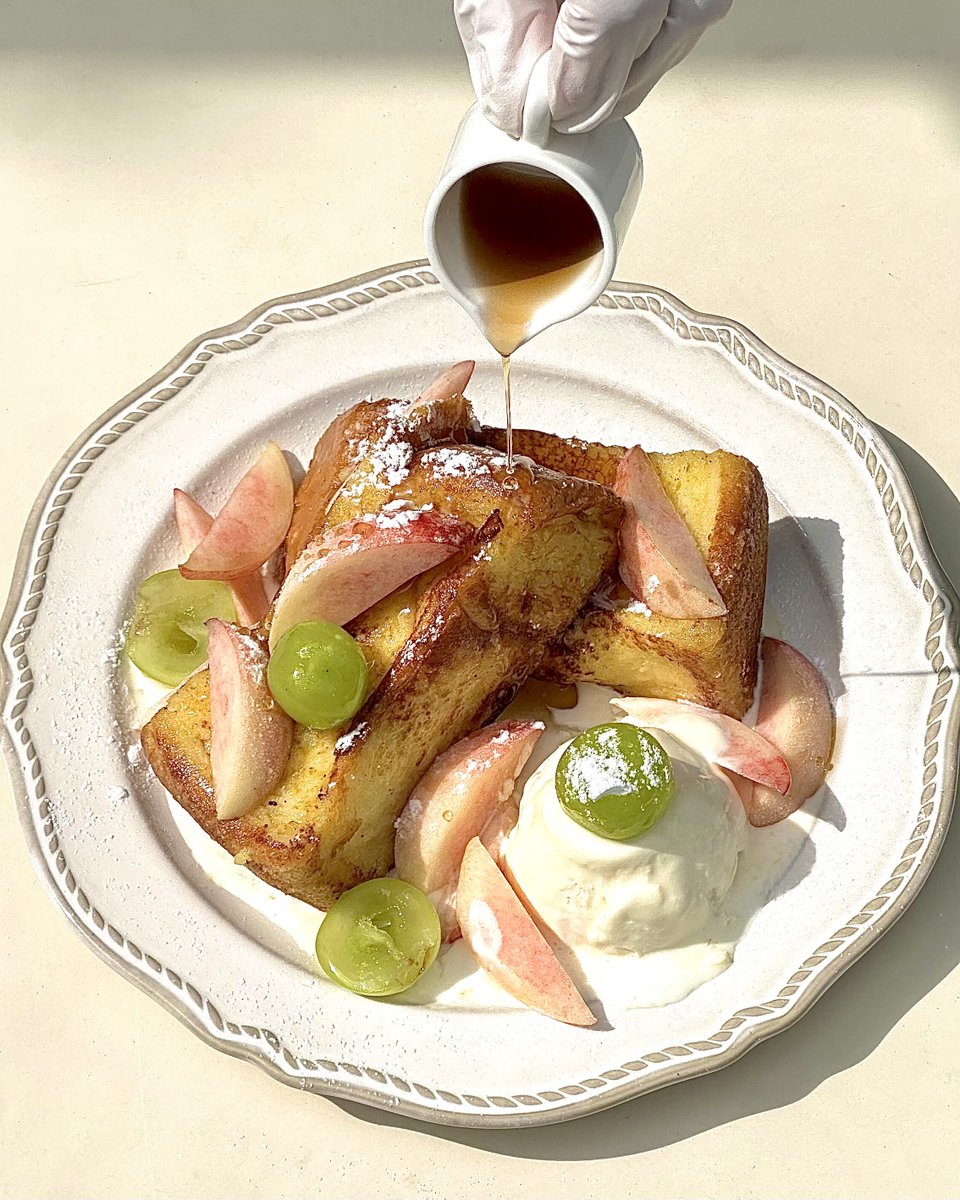 해옫에서 새롭게 출시된 복숭아 프렌치 토스트 🍑！
프렌치 토스트와 계절 과일인 백도의 만남?
이거 진짜 구라 안 치고 하룰라라든 궁전이든 당장 갈 수 있음 . . .
입에서 사르르 녹는 프렌치 토스트와 달달한 백도가
너 무 잘 어 울 리 잖 아 - ♡ //
얼른 복숭아 프렌치 토스트 먹으러 해옫으로 💕