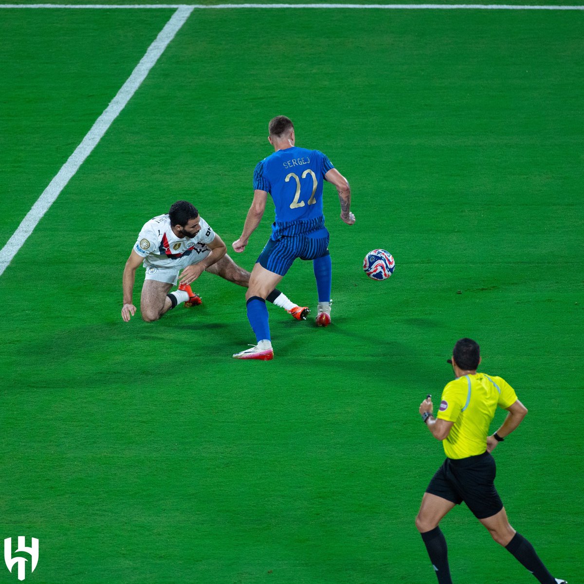 majed_alshibani's tweet photo. الهلال واجه ريال مدريد ، خط وسط فيه بيلينغهام وفالفيردي وتشواميني ومودريتش من الدكة

وواجه السيتي خط وسط فيه رايندرز وغوندوغان وبيرناردو ومن الدكة البالندور رودري

في كلا المباراتين الهلال كان يتنفس بواسطة سيرجي

سافيتش ضد السيتي اليوم كسر خطوط ضغطهم 25 مرة

في الهواء على الارض لاعب مهيمن ، خط وسط لوحدك والله يا سافيتش ما شاء الله 💙
