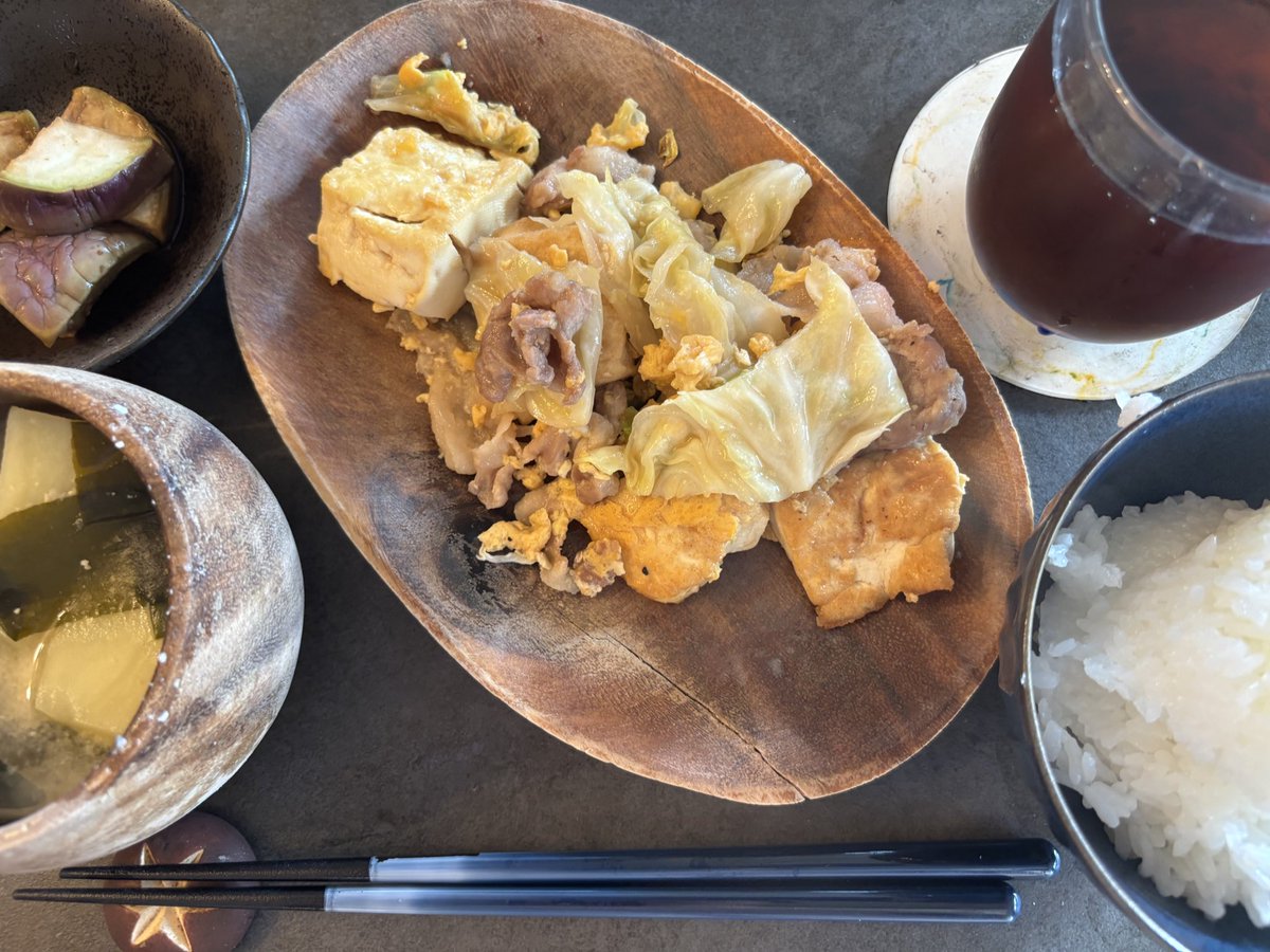 帰ったらミィラさんが「キャベ豚チャンプルーと、ナスの深漬けと、じゃがいものお味噌汁」

を作ってくれました。

#今日のミィラさん