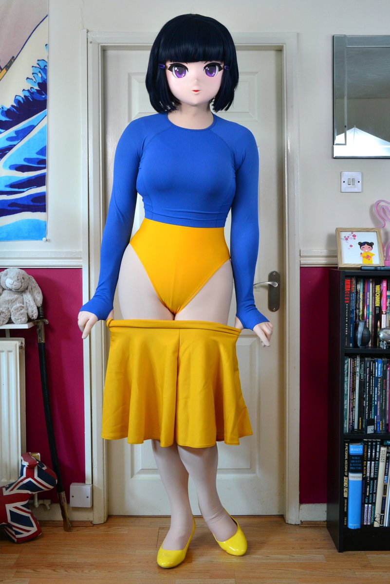 AmityDewolf's tweet photo. Hot again today ☀️ Perhaps taking off my skirt will help? 😀 https://t.co/Qv1MeA3JsF