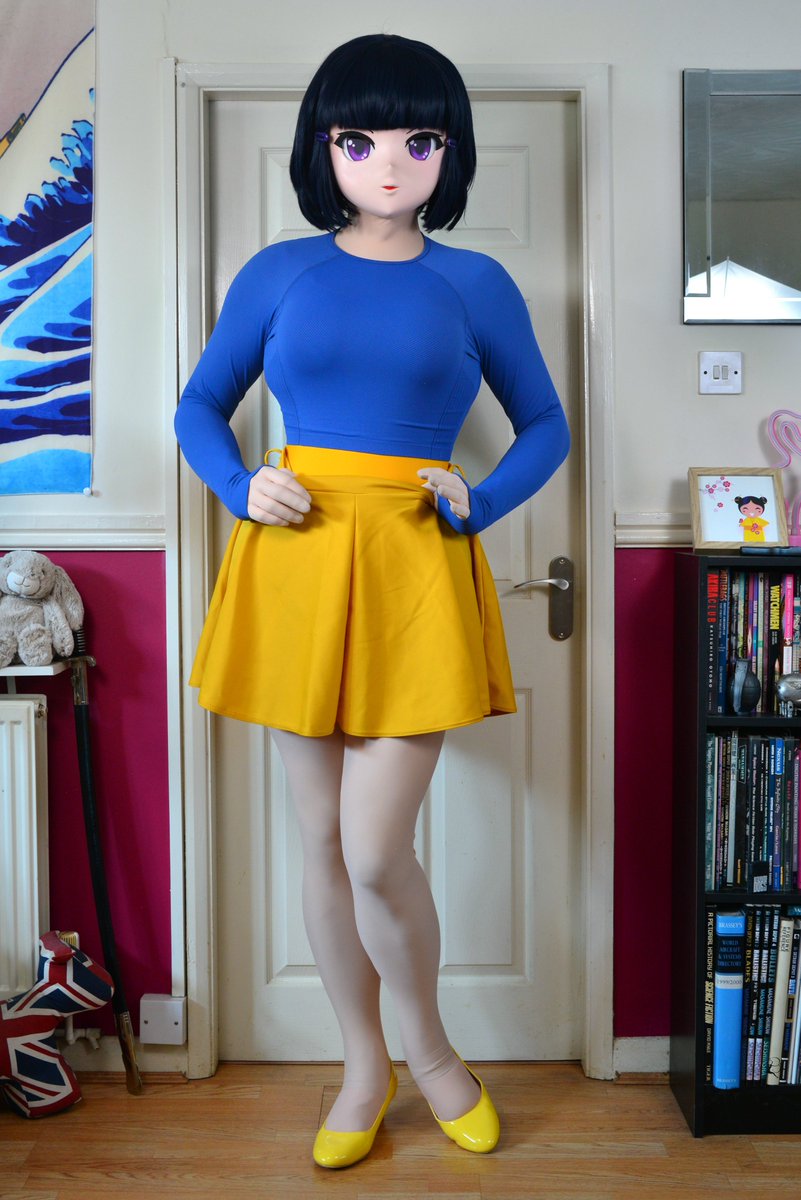 AmityDewolf's tweet photo. Hot again today ☀️ Perhaps taking off my skirt will help? 😀 https://t.co/Qv1MeA3JsF