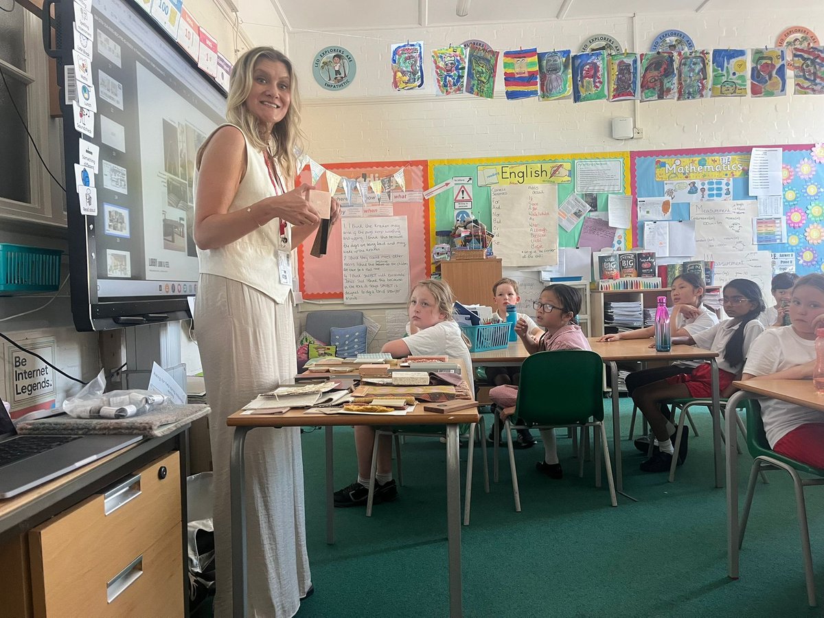 CCJacademy's tweet photo. We were so lucky to invite parents in for our Careers Fair yesterday afternoon. 

Children attended a series of different workshops, all put on by our amazing parents. 

🏦 💊 🏥 ⚽️ 📺 🏡 🎨 🔨 

#WeAreLEO 🦁 https://t.co/ats4gOqER3
