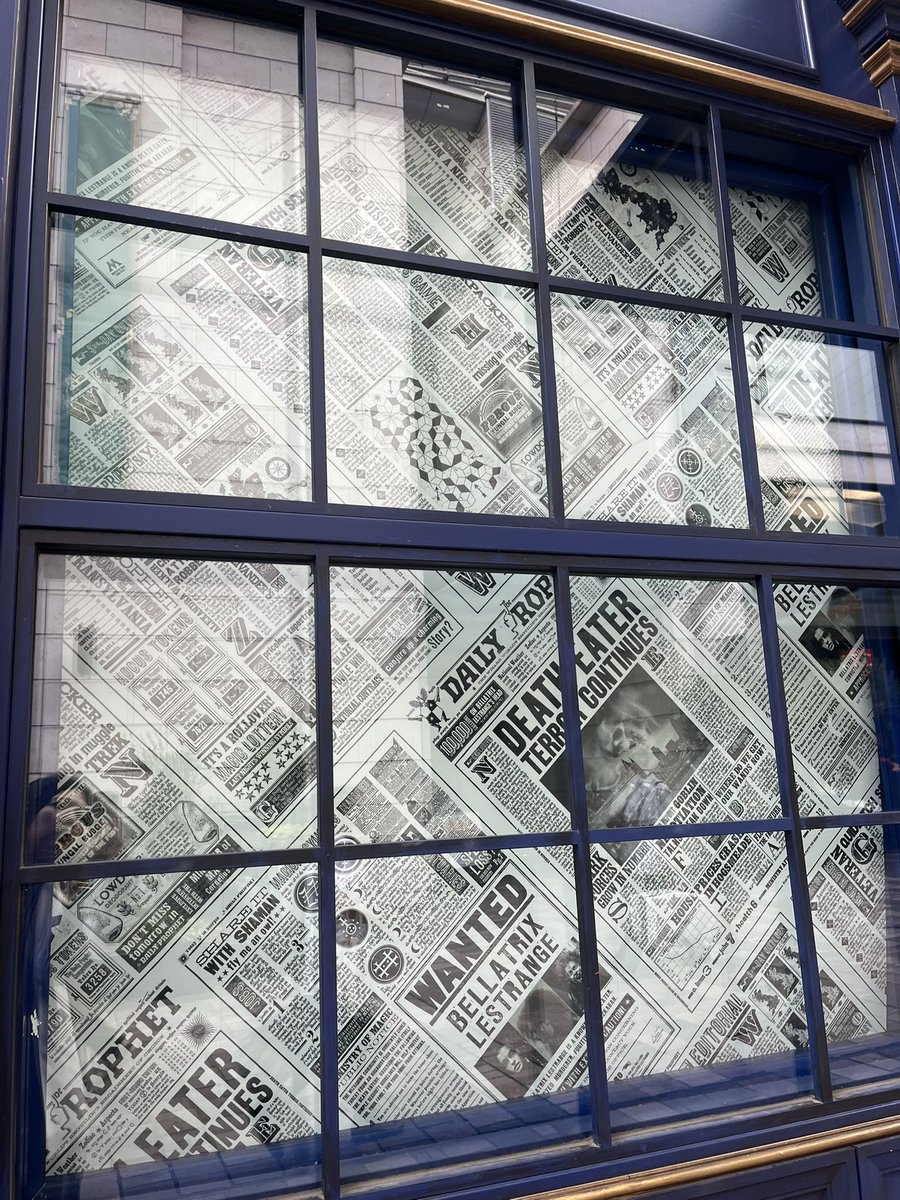 yu29_felifors's tweet image. その後が気になって見に来ちゃった…
日刊預言者新聞で目隠ししてあって、なんだかデスイーターに襲撃されちゃったみたい
ヘドウィグはまだいた！ずっといてくれ！