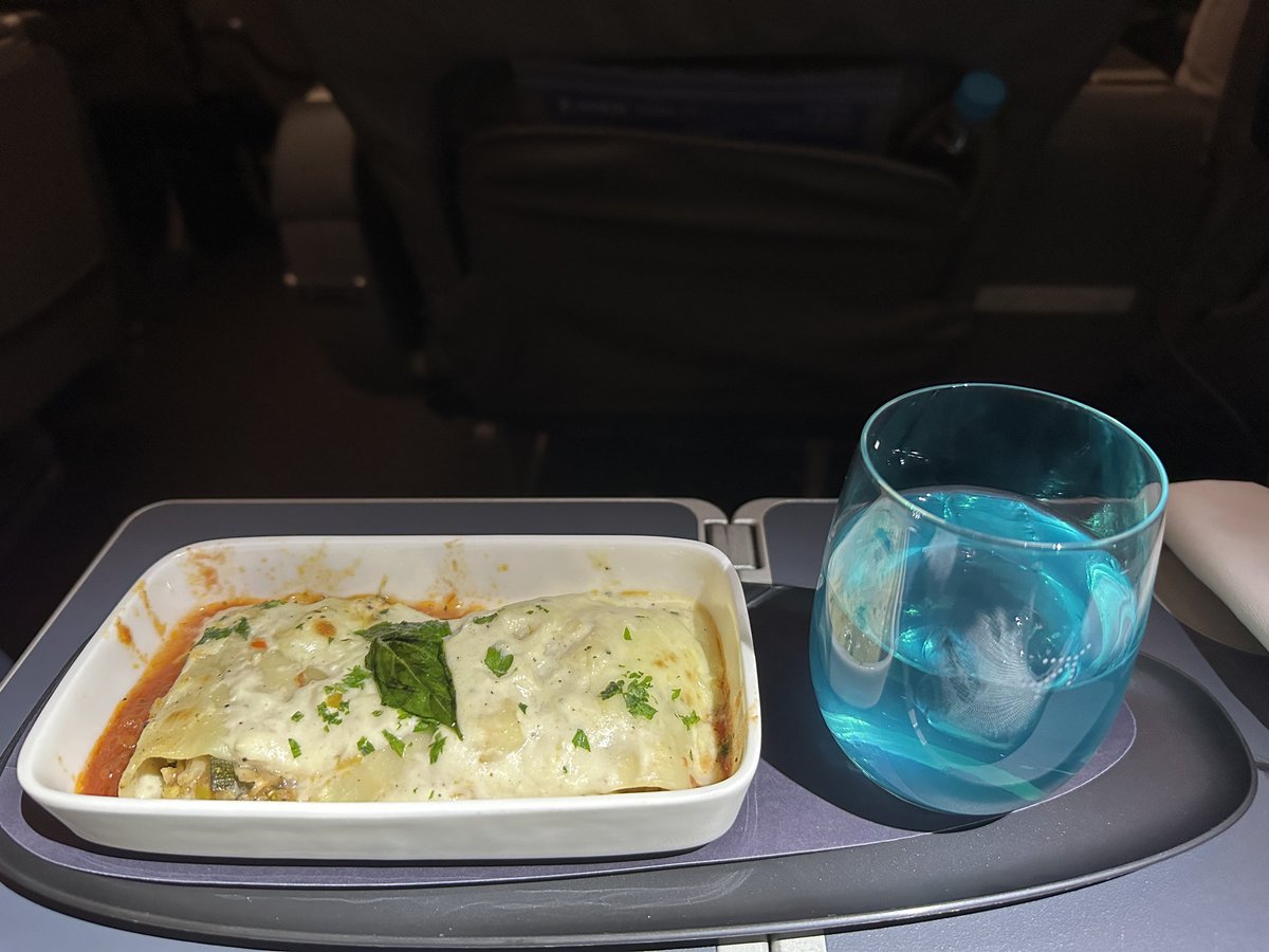 geek_ixe's tweet photo. RT @LiveFromALounge: “Stretch”ed it to @manairport with @IndiGo6E https://t.co/0Fl8XJc6vj