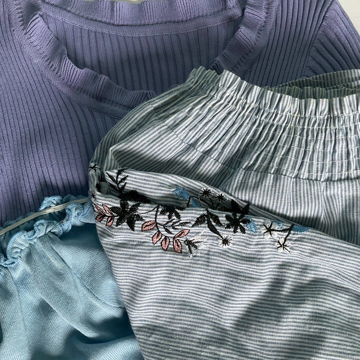 Bibbii16's tweet photo. โล๊ะๆๆเสื้อผ้าคับ 19 19 19 บาท✅️
มีทั้งสายเดี่ยว ชุดเซ็ท ไม่อยากเก็บแล้วโล๊ะถูกๆไปเลยคับ
📍ปัก+รี (ลด5บาท)
📦 ค่าส่งเหมาๆ 39 บาท
📅 ลงวันศุกร์ที่4ก.ค.68 (20.30น.)

#ส่งต่อเสื้อผ้า #ส่งต่อเสื้อผ้ามือสอง #โล๊ะตู้เสื้อผ้า #เสื้อผ้ามือสองสภาพดี #ส่งต่อคสอ #ส่งต่อstylist  #vghbkk https://t.co/VJpgmOwzwx