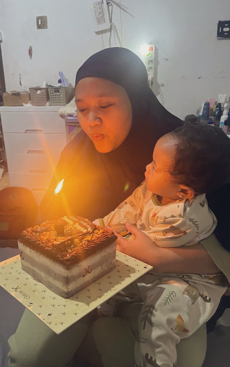 sooooo happy! 🥰

papa udah siap ke kantor, mama &amp; baby k masih outfit piyama hihi