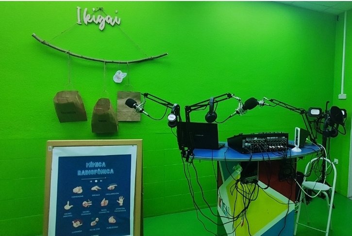 csevillaz's tweet image. #vocesdelaula Proyecto de radio escolar en el @ceipalejandrorubio.
Qué pena que las EEOOII de Madrid no podamos participar.
#IF_Madrid