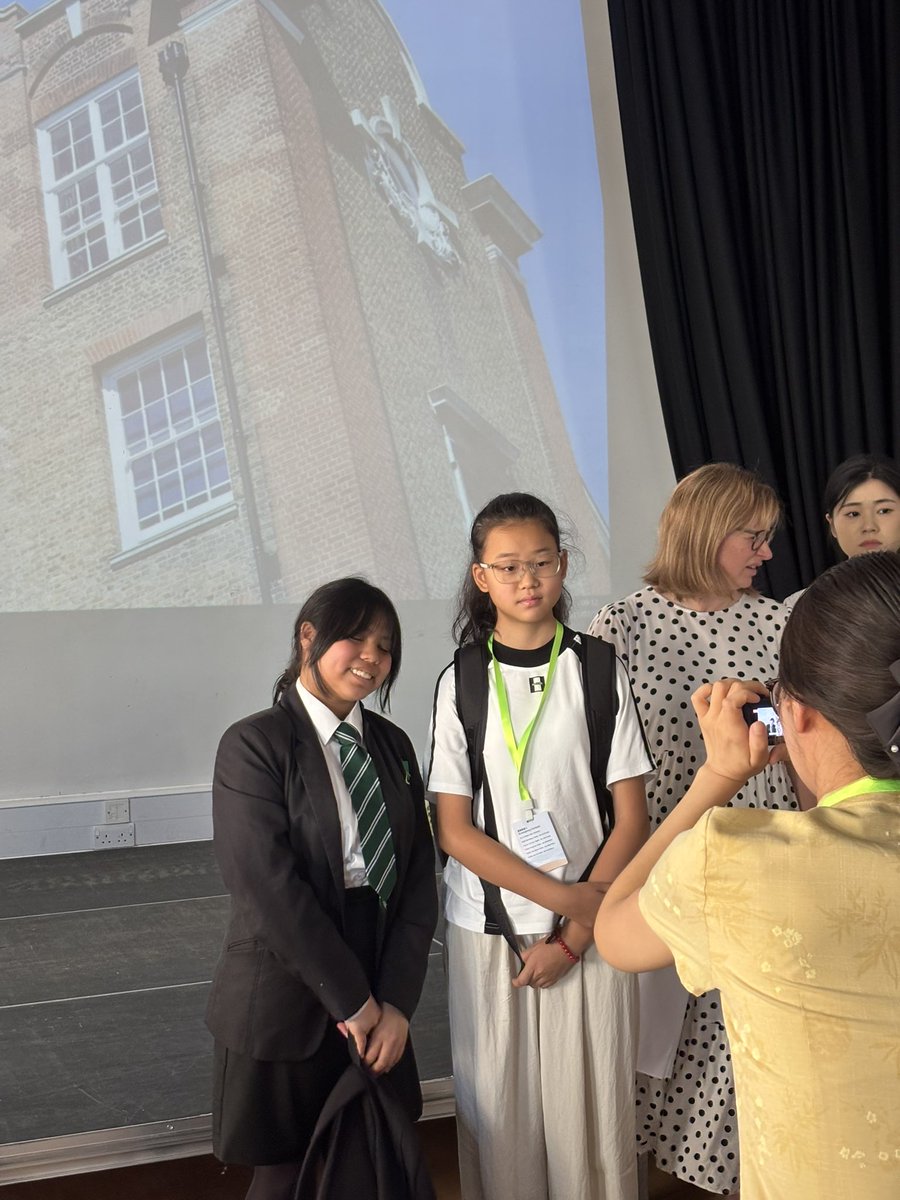 🎉 A warm welcome to our visiting students from China 🇨🇳 at Fulham Cross Academy! We kicked off the morning with amazing performances before everyone met their FCA buddies and began an exciting day of learning, friendship, and cultural exchange 🌍💫