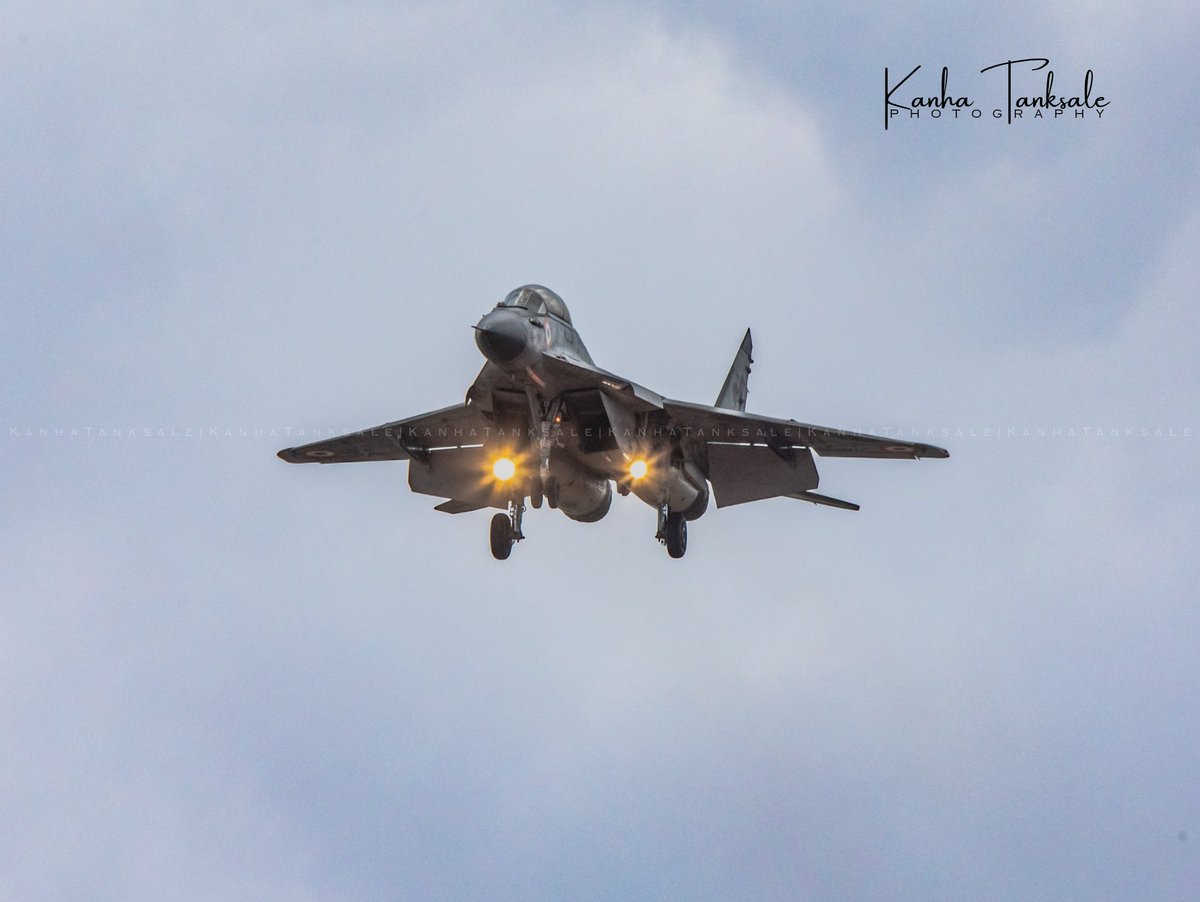Kilotangophotos's tweet image. Tailhooker Tuesday?? 
.
The gorgeous Mig-29K of the Indian Navy! This by far the most beautiful carrier based fighter, such an incredible design. 
Also notice the huge flaps and the beefy undercarriage on this bird! 
#navy
#indiannavy
#mig29k
#INSVikrant 
#mig29