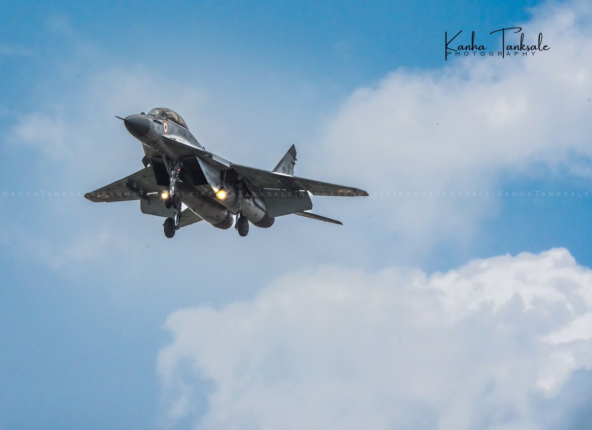 Kilotangophotos's tweet image. Tailhooker Tuesday?? 
.
The gorgeous Mig-29K of the Indian Navy! This by far the most beautiful carrier based fighter, such an incredible design. 
Also notice the huge flaps and the beefy undercarriage on this bird! 
#navy
#indiannavy
#mig29k
#INSVikrant 
#mig29