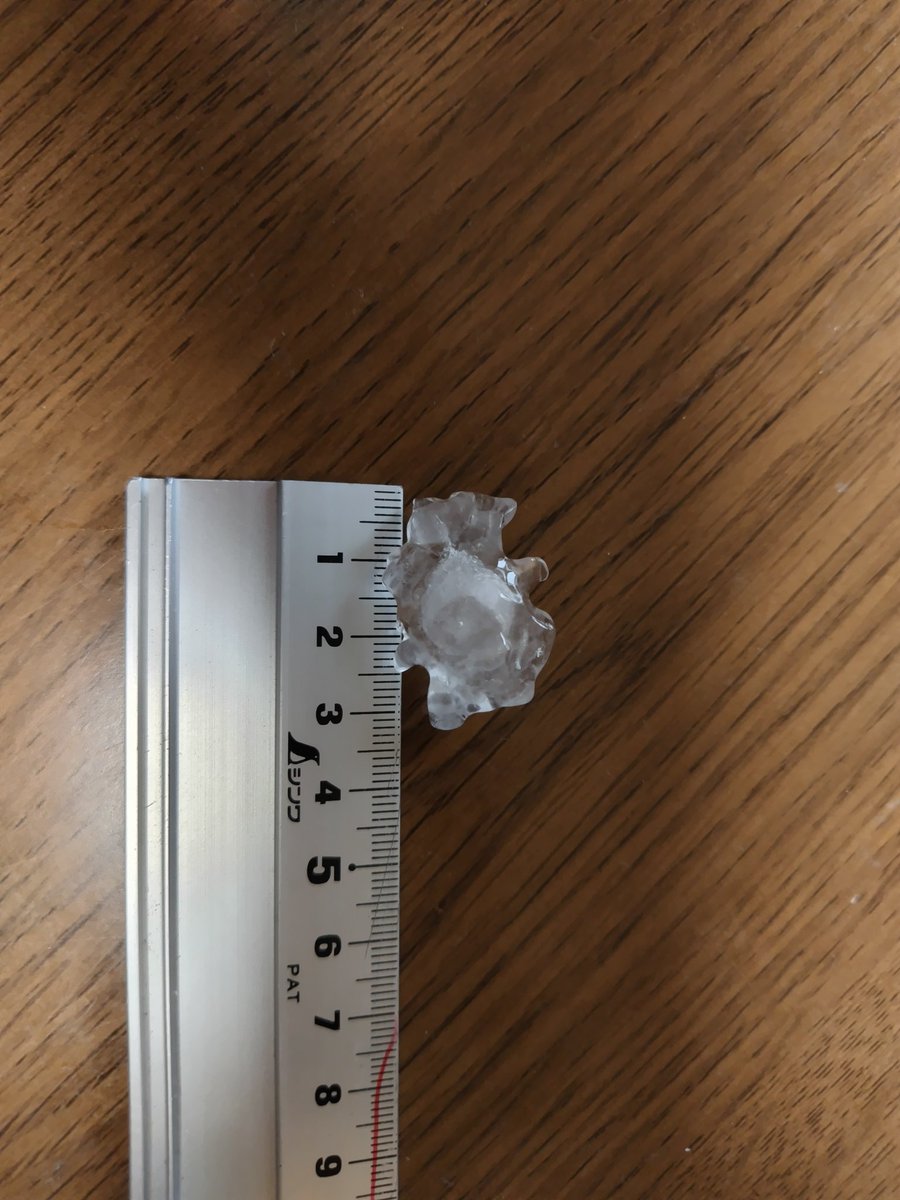 群馬県みどり市

雹が降ってます