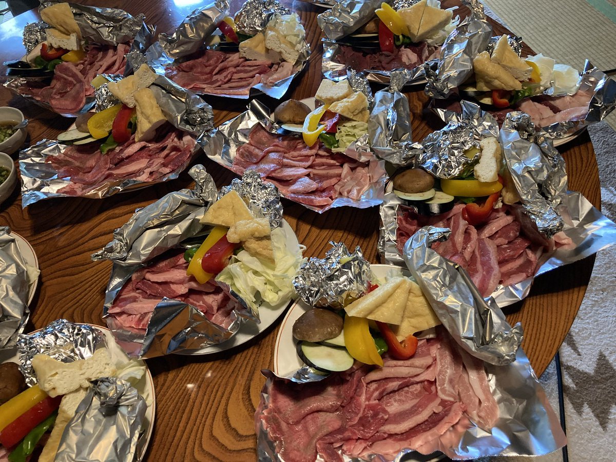 【ジビエBBQ】

ジビエ肉って、臭みがあるって思ってませんか？
全然そんなことないんですよ。新鮮だから。地元の鹿肉はビールによく合う！

次回10/11-12(土日)の開催

#星空とJAZZと生ビール
#奈良県
#上北山村
#ジャズ
#ジャズセッション
#ジャズライブ
#ジビエ
#バーベキュー