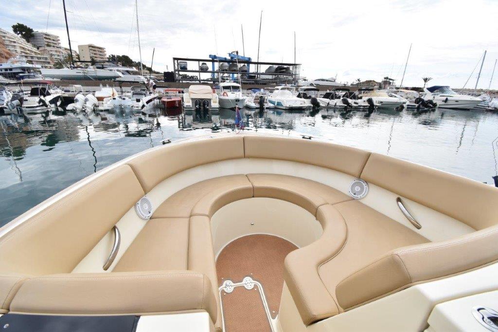 Boat Of The Week -2015 Chris Craft Launch 32. New to market! Fully serviced in 2025! 10mtr mooring in Puerto Portals available by separate negotiation. A wonderful boat in 'turn-key' condition!  sales@marineunltd.com    mailchi.mp/marineunltd/bo…