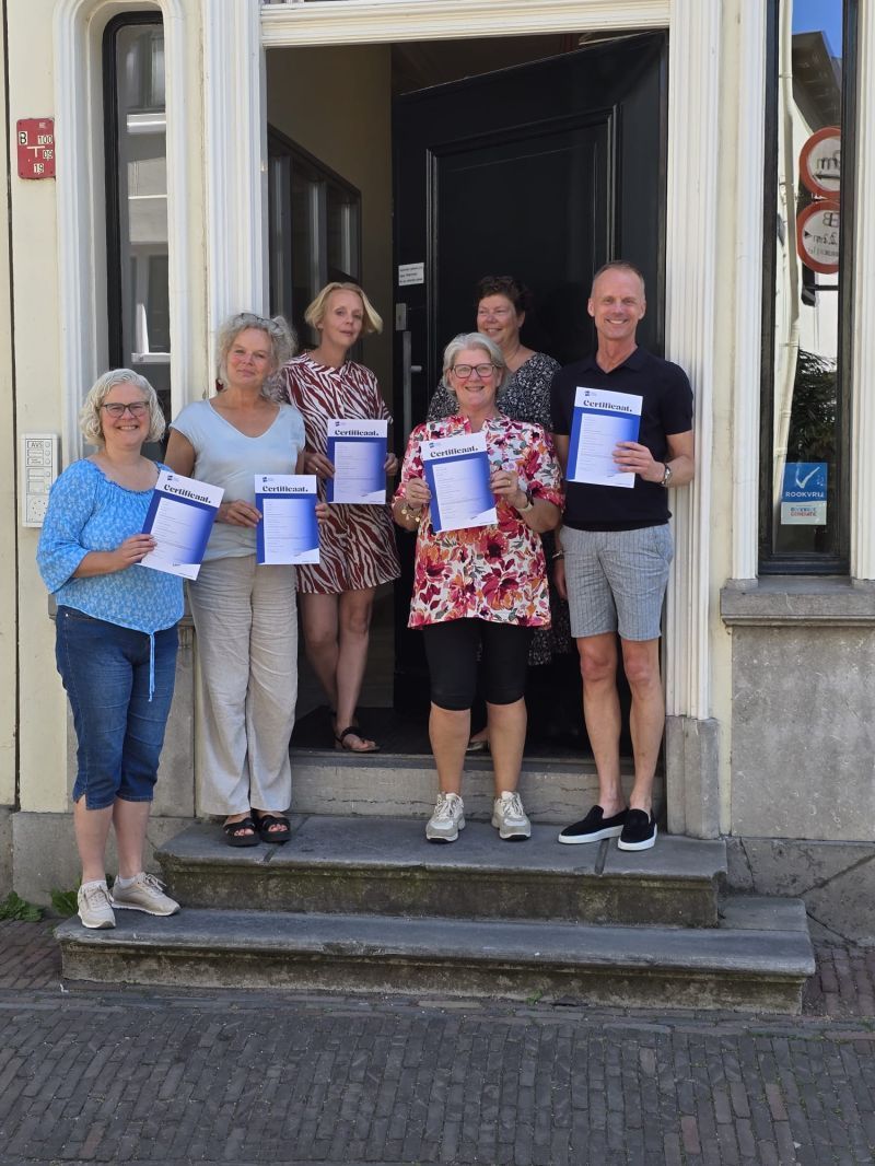 🎉 Gefeliciteerd aan alle deelnemers van de leergang Gespreid Leiderschap! Deze mindset vraagt niet alleen om durven leiden, maar ook om durven volgen. Want: "alleen ga je snel, maar samen kom je verder." Meedoen de volgende keer? We starten op 26 sept: avs.nl/academie/oplei…