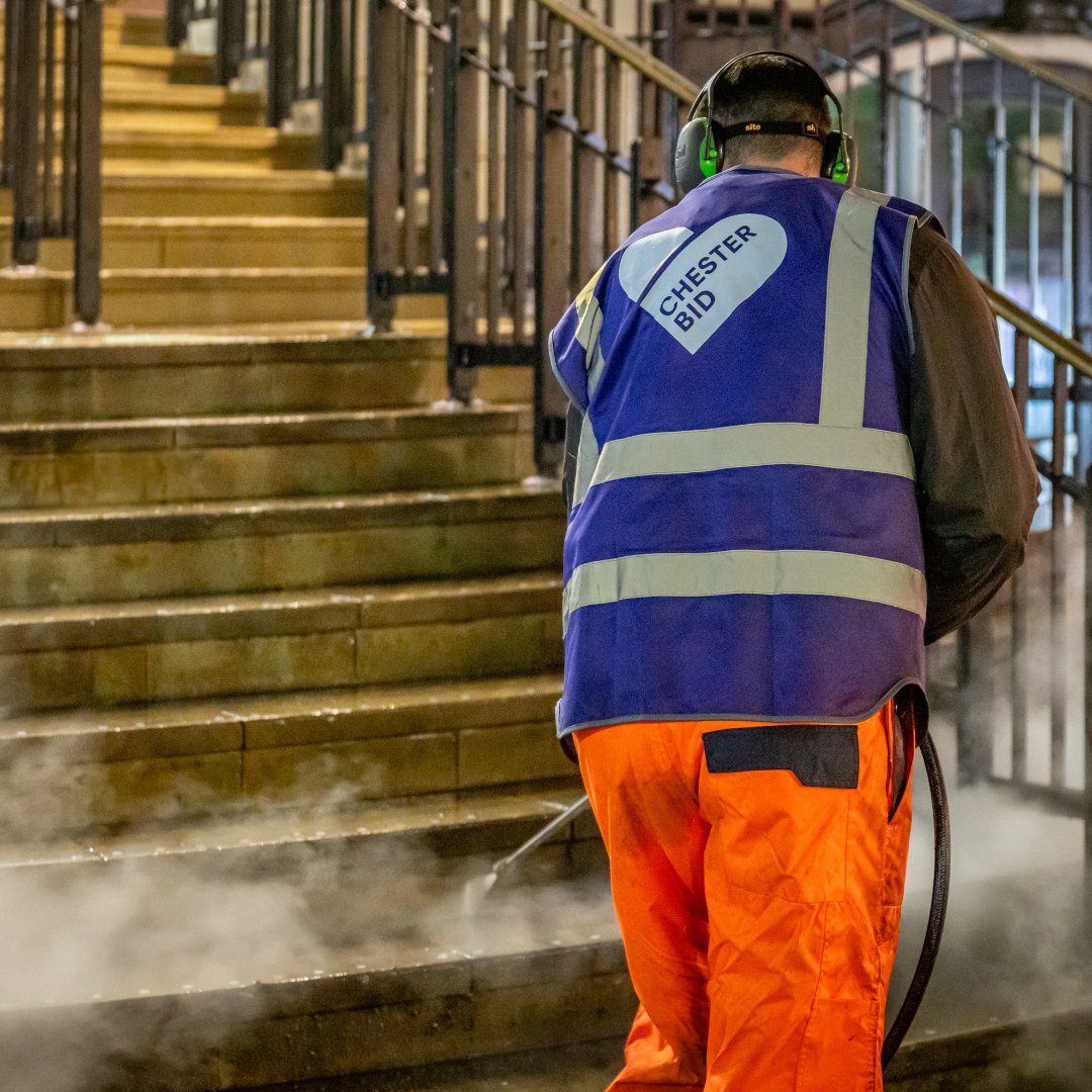 ChesterBID's tweet image. Our Maintenance Operatives work closely with us to help keep the city looking its best – all year round. From jet-washing alfresco areas to cleaning shopfronts and pavements, they help ensure our amazing city always shines.
Read more 👉 chesterbid.co.uk/about/enhance/
#Chester