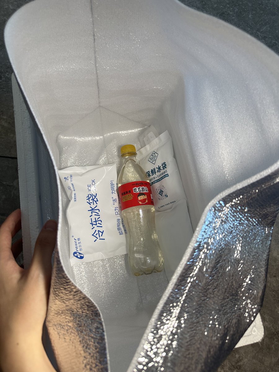 炎炎夏日，来一口冰冰凉的美女圣水多么惬意！
现推出——小美尿尿冷链服务！保证您喝到的每一口都无比新鲜！（这段我真是边写边狂笑） https://t.co/3e87rMkGOp