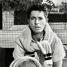 Yes it’s week one of Wimbledon but the most nail-biting tennis ever filmed is the race-against-time match in Hitchcock’s homo-erotic thriller Strangers on a Train starring hot Farley Granger. And since today is his 100th birthday, we should all watch it. youtu.be/J1iSS5r0OVE