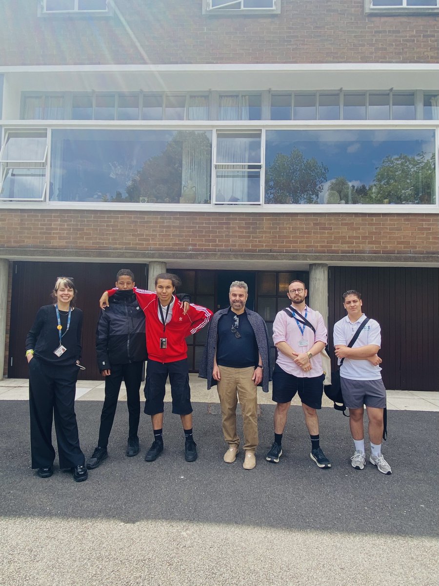 As part of our ongoing partnership with the National Trust and arts week, TCES students recently visited the modernist property, 2 Willow Road, designed by renowned architect Ernö Goldfinger — a rare gem of 20th-century architecture and design🎨

#TCESGroup #ArtsWeek