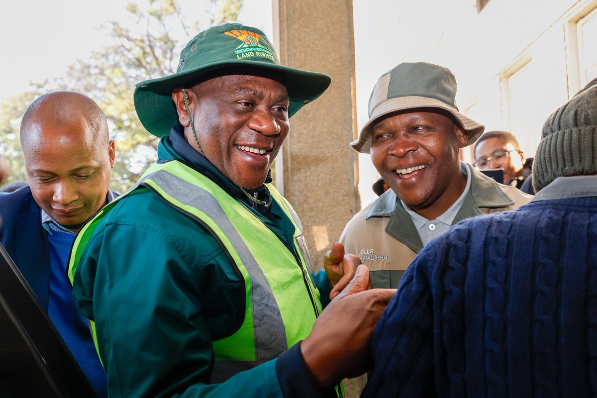 PresidencyZA's tweet photo. Deputy President @PMashatile arrives at the Matjhabeng Local Municipality offices to receive a briefing ahead of the Clean Cities and Towns Campaign integrated service delivery programme taking place today in the Free State town of Welkom.
#CleanCitiesCampaign
#PaulMashatile
#ServiceDelivery