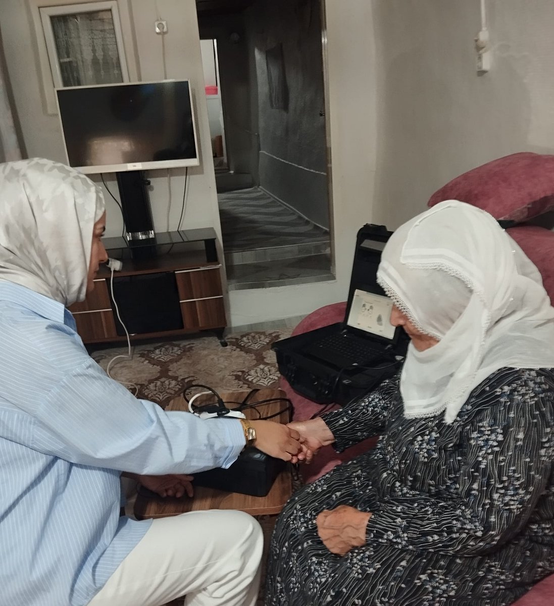 Hazro İlçe Nüfus Müdürlüğü (@hazronufus) on Twitter photo T.C. Kimlik Kartı Başvurusunda bulunan ancak rahatsızlığı nedeni ile Müdürlüğümüze gelemeyen vatandaşımızın Başvurusu ikametinde alınmıştır. Kendisine Sağlıklı günler dileriz. #HayatınızınHerAnında <a href="/tchazro/">T.C. Hazro Kaymakamlığı</a> <a href="/cagriavci_/">ÇAĞRI AVCI</a> <a href="/mehmetkilictr1/">Mehmet KILIÇ</a> T.C. Kimlik Kartı Başvurusunda bulunan ancak rahatsızlığı nedeni ile Müdürlüğümüze gelemeyen vatandaşımızın Başvurusu ikametinde alınmıştır. Kendisine Sağlıklı günler dileriz. #HayatınızınHerAnında <a href="/tchazro/">T.C. Hazro Kaymakamlığı</a> <a href="/cagriavci_/">ÇAĞRI AVCI</a> <a href="/mehmetkilictr1/">Mehmet KILIÇ</a>