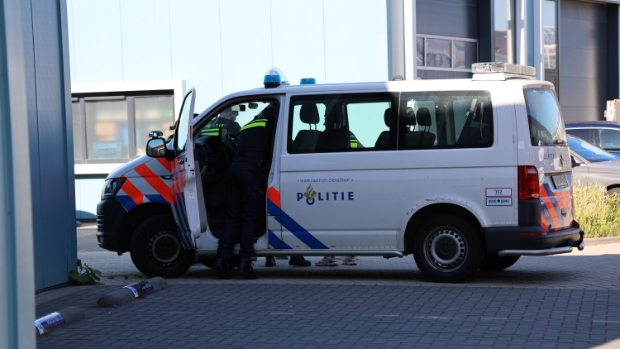 Grote politie inzet naar vermoedelijk drugs gerelateerde stoffen in ‘s-Gravenzande -  rodi.nl/westland/l/452…