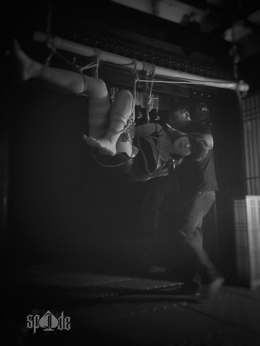 绳师&amp;场地：十方 <a href="/shifang3721/">十方（梵木绳社主理人）</a> 
被缚：黑桃 <a href="/_Jommmmmmy/">黑桃JOMMY</a>