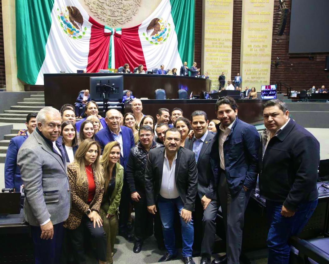 rubenmoreiravdz's tweet photo. El @GPPRIDiputados votamos en contra de las leyes que destruyen el Estado mexicano. No estamos de acuerdo con este gobierno de #Morena ; para los medios de comunicación habrá #censura, para la ciudadanía habrá una invasión a su privacidad. 
@Mx_Diputados @PRI_Nacional https://t.co/56rKfXCaw0