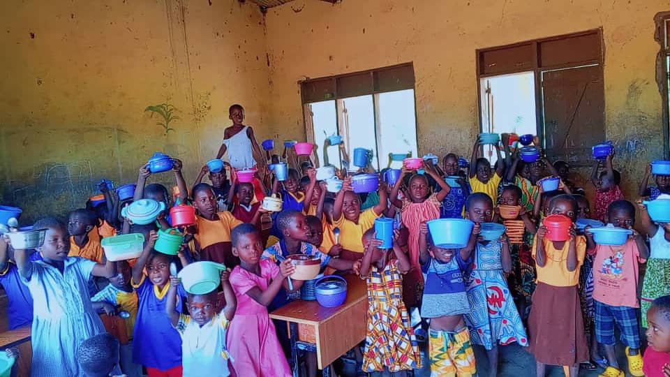 SchoolforLifeG1's tweet photo. Joy in Sachilo Basic School

Sachilbo Primary saw major changes after our Crumbling Start documentary with @JoyNewsOnTV.
Enrollment rose from 140 to 186, 26 dual desks were donated, &amp; school feeding introduced to the school.

We call for continuous support to basic schools in 🇬🇭 https://t.co/rjFsQvVW5G