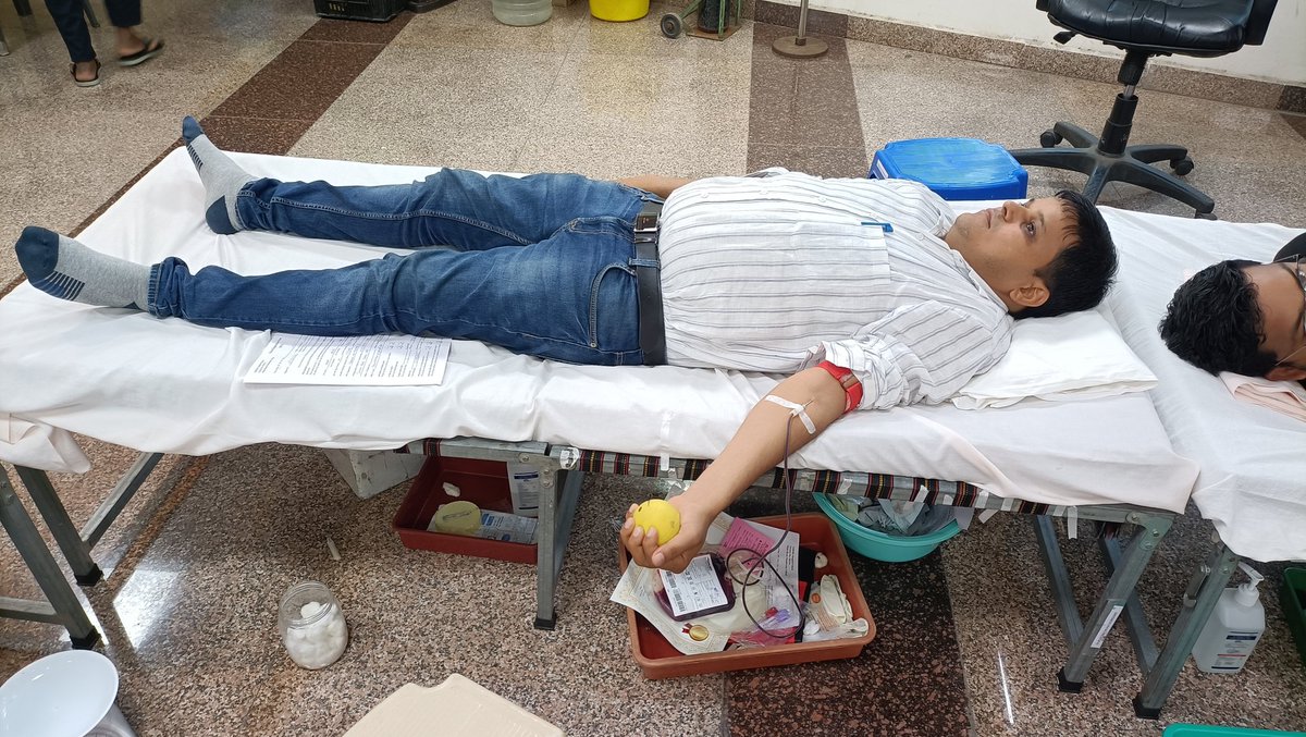 Me12Rk's tweet photo. Blood donation for a noble cause, on the occasion of 8th GST day celebration 🎊🎉 https://t.co/FV7lXnfYYU