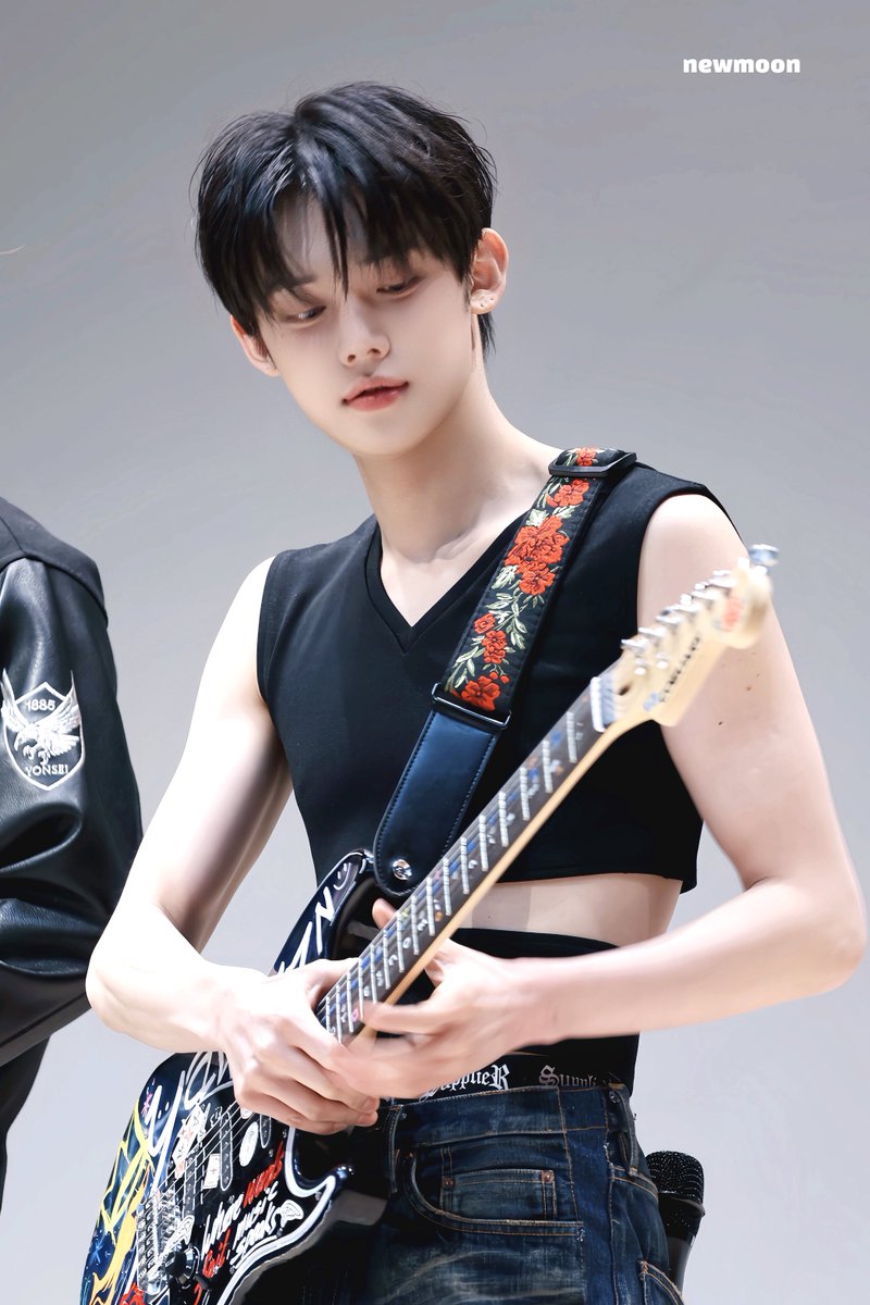 newmoon_iiii's tweet photo. 240408 🦊

#연준 #YEONJUN #ヨンジュン 
#TXT #TOMORROW_X_TOGETHER
#투모로우바이투게더 https://t.co/MHU6RwSuwU