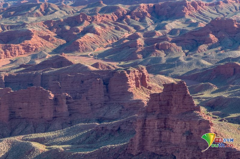 YouthChina's tweet photo. On June 20 to 22, in #Zhangye City, #Gansu Province, bathed in dawn’s glow, the canyon of the #ColorfulDanxia Scenic Area unfolded like a breathtaking “masterpiece painted by the earth itself”. #ChinaTravel https://t.co/CZ5CyxGQQO