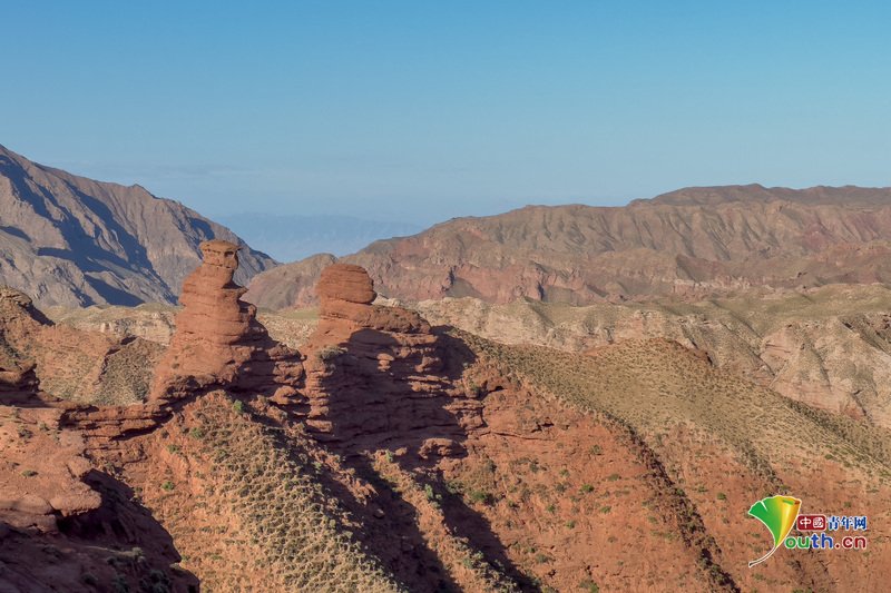 YouthChina's tweet photo. On June 20 to 22, in #Zhangye City, #Gansu Province, bathed in dawn’s glow, the canyon of the #ColorfulDanxia Scenic Area unfolded like a breathtaking “masterpiece painted by the earth itself”. #ChinaTravel https://t.co/CZ5CyxGQQO