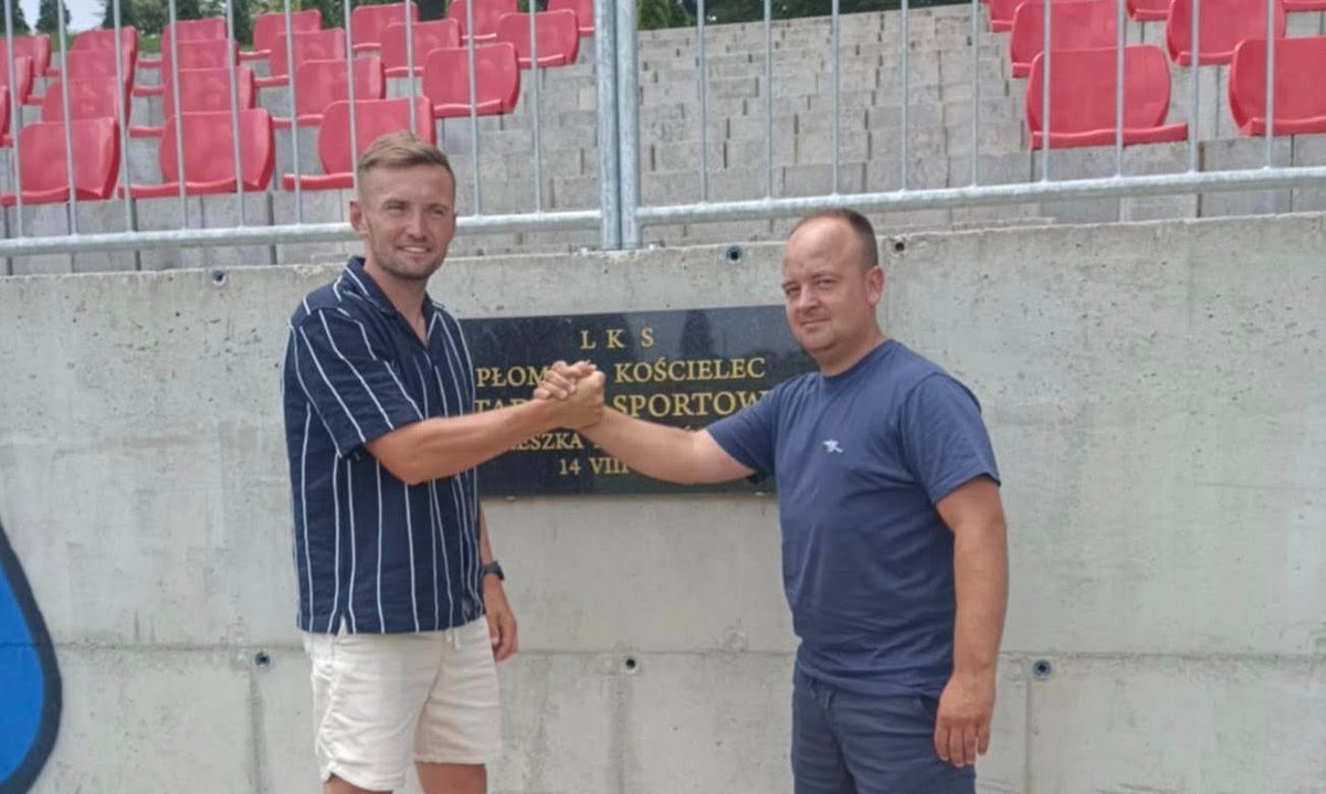 FutMal_pl's tweet photo. Kamil Mach poprowadzi beniaminka krakowskiej okręgówki
-> https://t.co/QfA01JalwI https://t.co/LJ0w4dGrUM