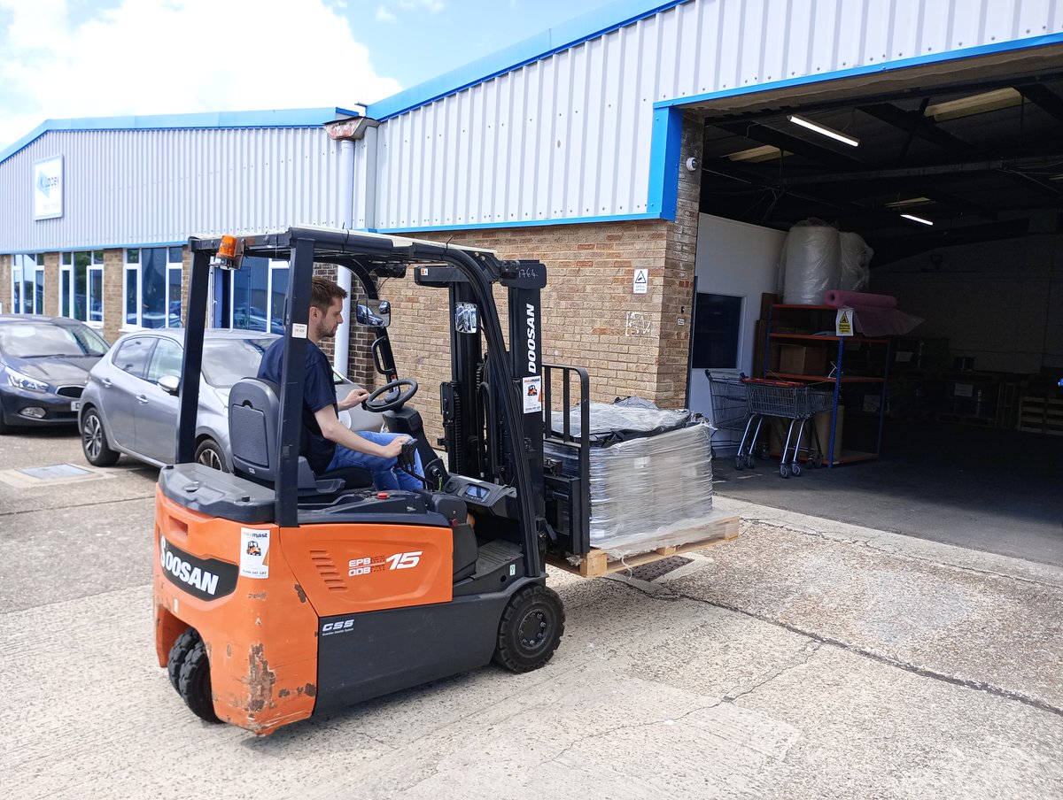 KLACEYCABLES's tweet image. 📷 Another busy day in our warehouse, as we continue to hold the UK's largest stockholding of PTFE cable. We also house a huge supply of high-quality, high-performance cables, wires and accessories. 
#CableDistributor #CableDelivery #UKCustomCables #CableManufacturer #PTFECable