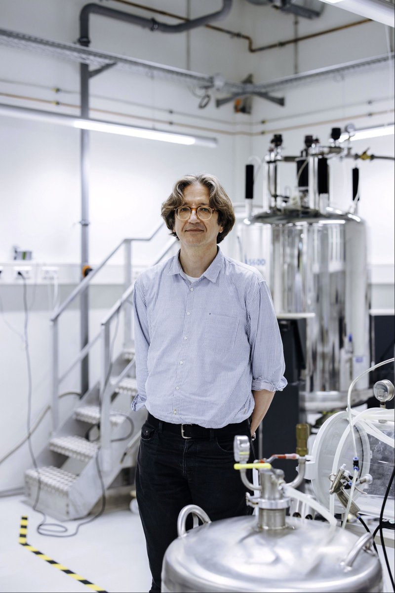🤩25 Jahre Baden-Württemberg Stiftung - 25 Menschen!🔬 Prof. Dr. Fedor Jelezko beschäftigte sich schon mit Quantencomputern, bevor das erste Smartphone auf den Markt kam. ➡️Jetzt lesen im Jubiläums-Magazin: bwstiftung.de/Perspektiven25