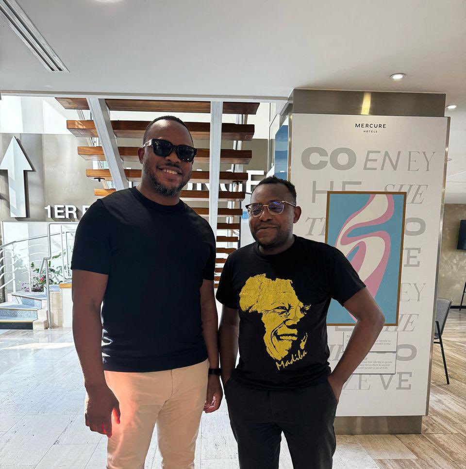 Une rencontre avec <a href="/matumo_b/">Bienvenu Matumo</a> m’a ramené à l’âge d’or de Twitter/X-#RDC : celui de 2016.  
C’était un sanctuaire intellectuel.  
On débattait avec respect, rigueur, classe, même dans la contradiction aux côtés d’esprits brillants comme :

• Steve Biko • Le Parrain • Bibiche •